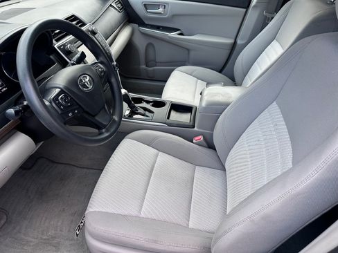 Used 2016 Toyota Camry LE FWD image 5