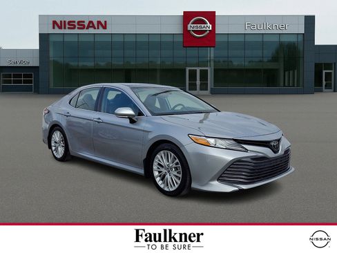Used 2019 Toyota Camry XLE w/ Navigation Package image 1