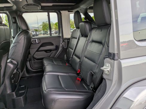 Used 2023 Jeep Wrangler Unlimited Sahara AWD/4WD image 27