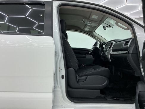 Used 2019 Nissan Titan SV AWD/4WD image 15