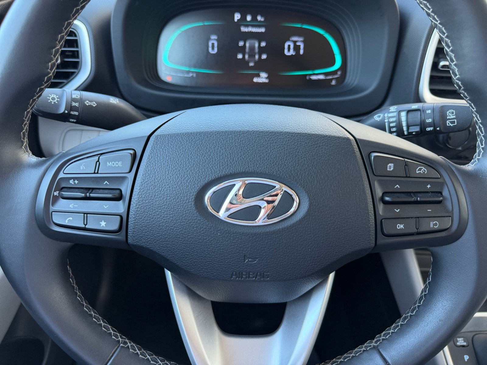 Used 2025 Hyundai Venue SEL FWD image 20