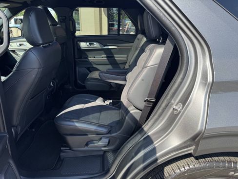 Used 2025 Ford Explorer ST AWD/4WD image 9