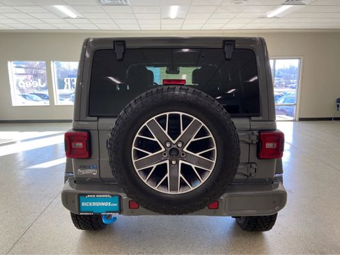 Used 2023 Jeep Wrangler Unlimited Sahara image 8