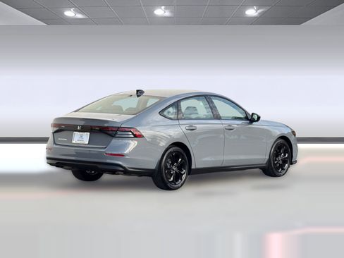 Certified 2025 Honda Accord SE image 9