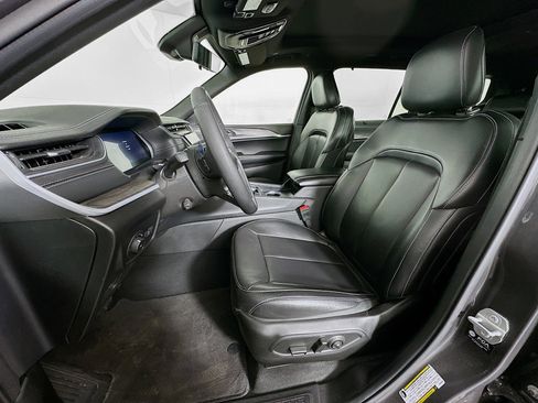 Used 2024 Jeep Grand Cherokee L Limited w/ Luxury Tech Group II image 13