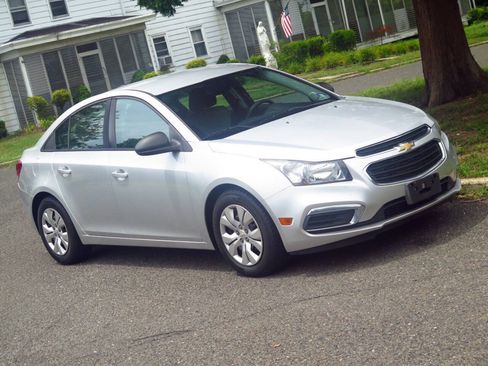 Used 2015 Chevrolet Cruze LS FWD image 28