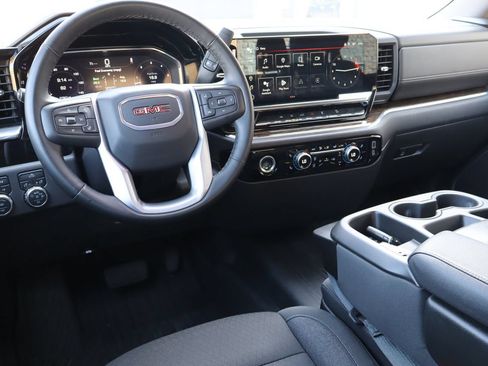 Used 2024 GMC Sierra 1500 Elevation AWD/4WD image 4