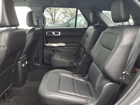 Certified 2022 Ford Explorer XLT w/ Equipment Group 202A image 15