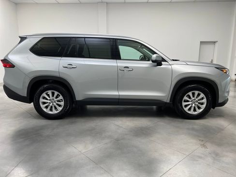 Used 2025 Toyota Grand Highlander AWD image 8