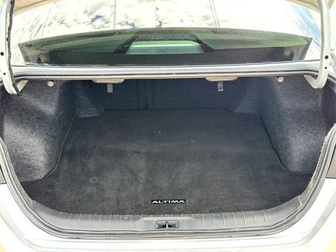 Used 2024 Nissan Altima 2.5 SV image 10