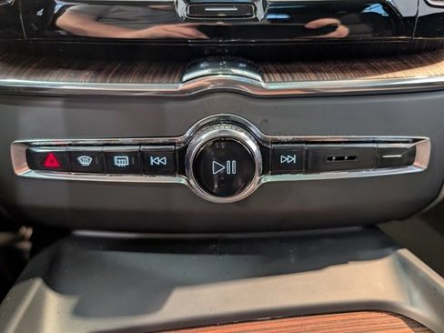 Used 2023 Volvo XC60 B5 Plus w/ Protection Package Premier image 23