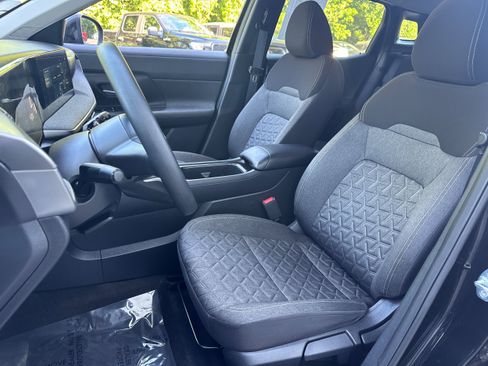 Used 2025 Nissan Kicks SV FWD image 5