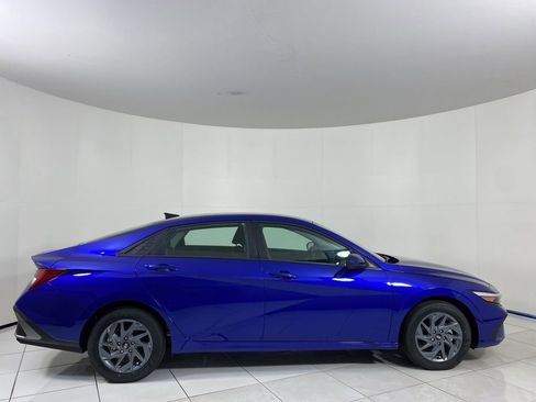 New 2025 Hyundai Elantra Hybrid FWD image 6