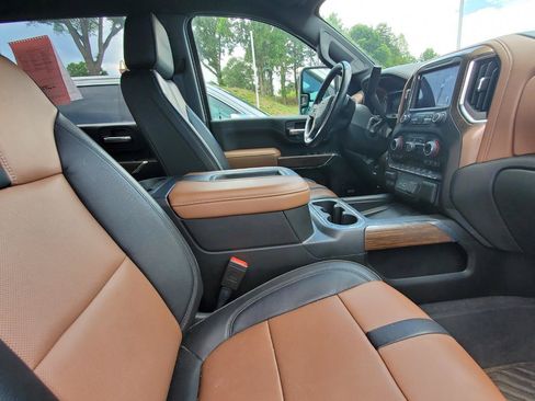 Used 2022 Chevrolet Silverado 2500 High Country w/ Z71 Off-Road Package AWD/4WD image 4