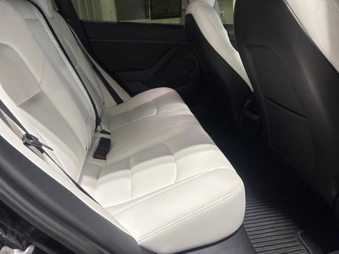 Used 2021 Tesla Model 3 Standard Range Plus image 10