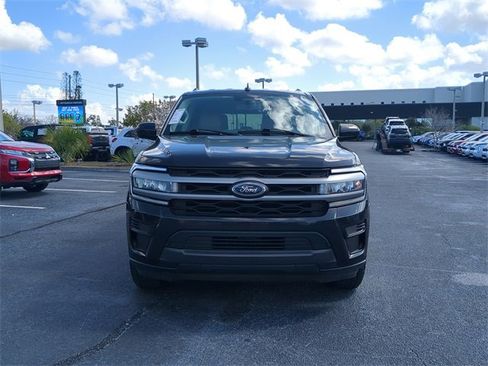 Used 2024 Ford Expedition Max XLT image 3