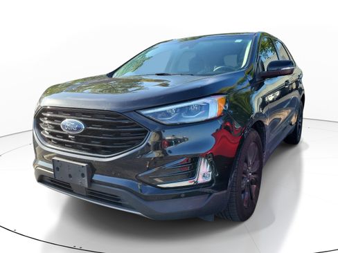 Used 2019 Ford Edge Titanium w/ Equipment Group 301A AWD/4WD image 3