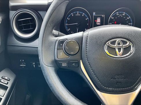 Used 2017 Toyota RAV4 LE FWD image 24