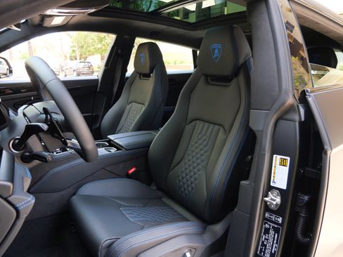 Used 2025 Lamborghini Urus SE AWD/4WD image 18