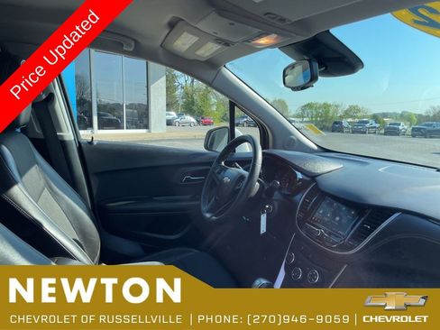Used 2022 Chevrolet Trax LT AWD/4WD image 28