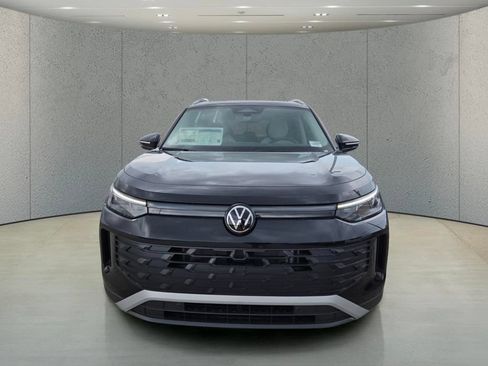 New 2026 Volkswagen Tiguan SE FWD image 8