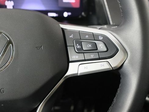 Used 2025 Volkswagen Atlas Peak Edition SE AWD/4WD image 36