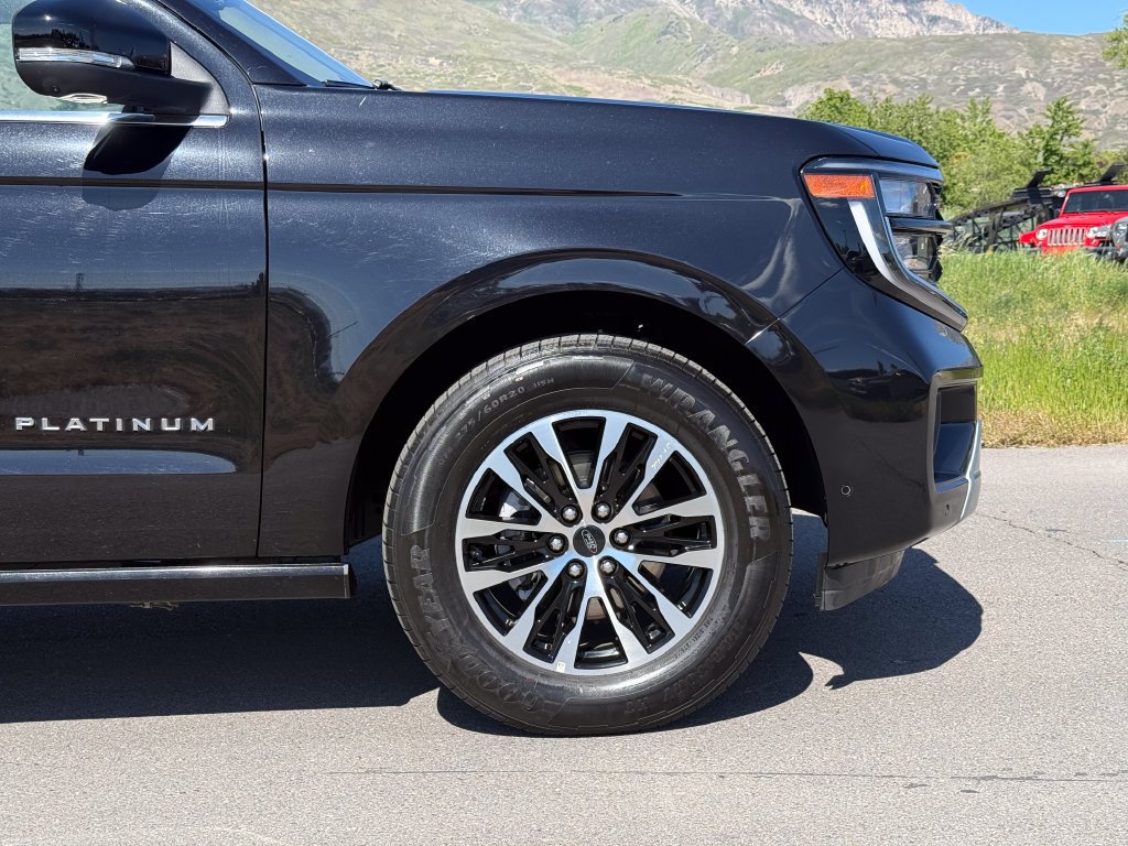 Used 2025 Ford Expedition Platinum AWD/4WD image 3