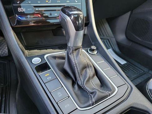 Used 2025 Volkswagen Jetta SE image 13