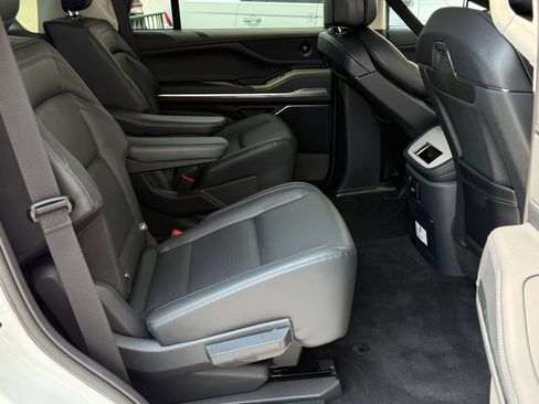 New 2027 Lincoln Navigator Premiere AWD/4WD image 15