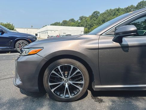 Used 2019 Toyota Camry SE FWD image 7
