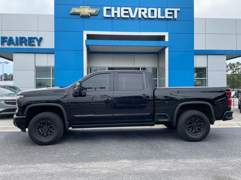 Used 2024 Chevrolet Silverado 2500 High Country w/ Midnight Edition AWD/4WD image 2