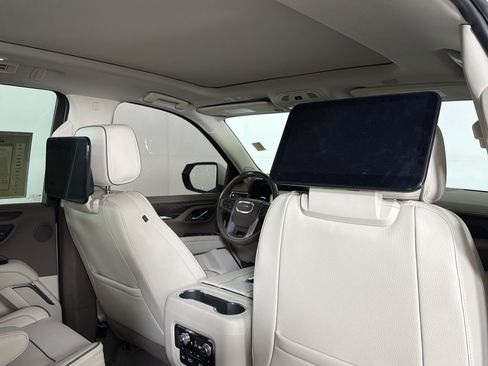 Used 2023 GMC Yukon Denali w/ Advanced Technology Package image 16