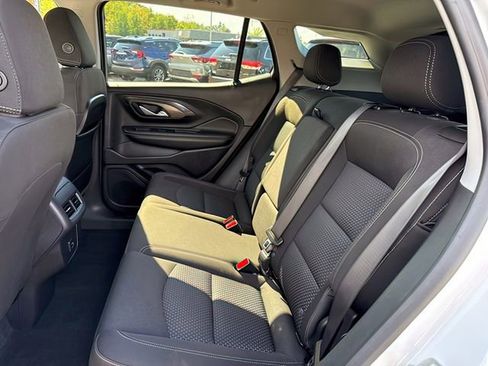 Used 2024 GMC Terrain SLE image 21