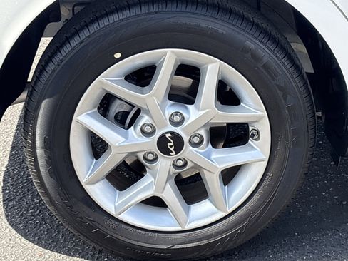 Certified 2025 Kia Soul LX w/ LX Technology Package FWD image 7