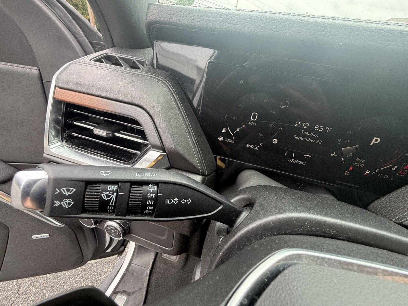 Used 2025 GMC Yukon Denali AWD/4WD image 18