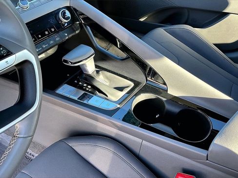 Used 2024 Hyundai Elantra SEL w/ Convenience Package image 15