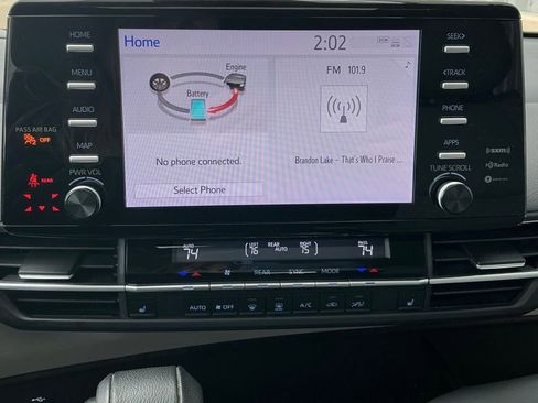 Used 2023 Toyota Sienna XLE image 12