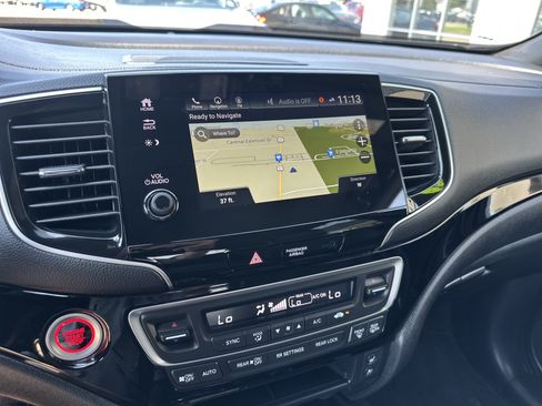 Used 2025 Honda Passport Black Edition image 17