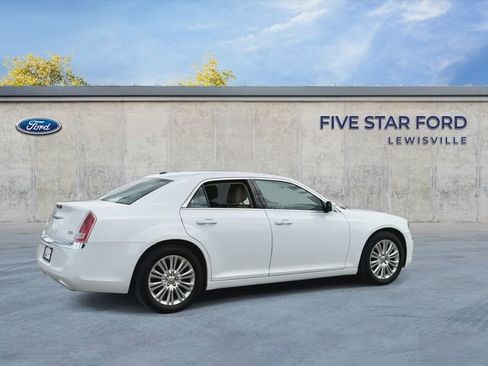 Used 2014 Chrysler 300 AWD w/ Driver Convenience Group image 8