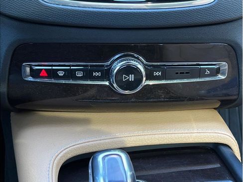 Used 2019 Volvo XC90 T8 Momentum w/ Advanced Package image 17