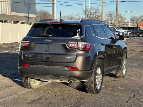 Used 2022 Jeep Compass Latitude image 4