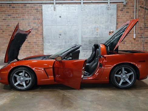 Used 2006 Chevrolet Corvette Coupe w/ Preferred Equipment Group image 31