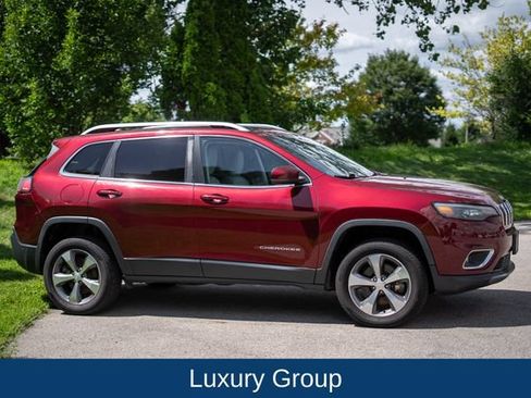 Used 2019 Jeep Cherokee Limited w/ Luxury Group AWD/4WD image 4