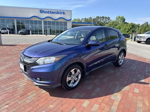Used 2017 Honda HR-V EX image 1