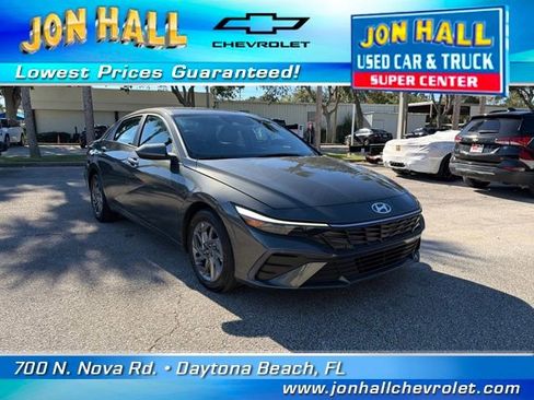 Used 2024 Hyundai Elantra SEL image 1