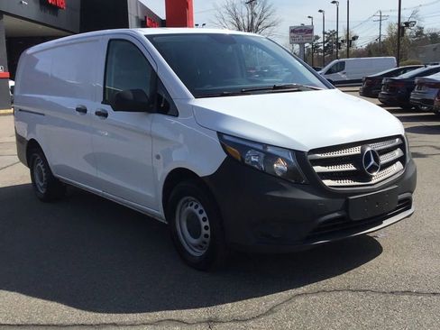 Used 2022 Mercedes-Benz Metris image 1