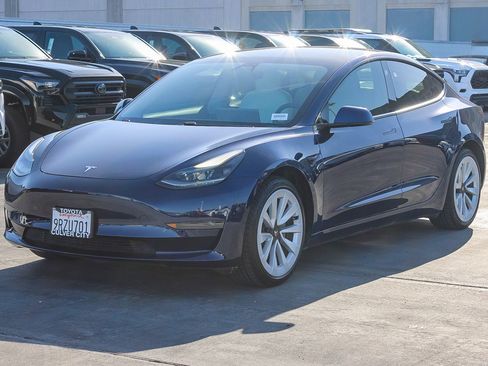 Used 2021 Tesla Model 3 Standard Range Plus image 3