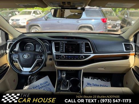 Used 2019 Toyota Highlander Limited Platinum FWD image 28