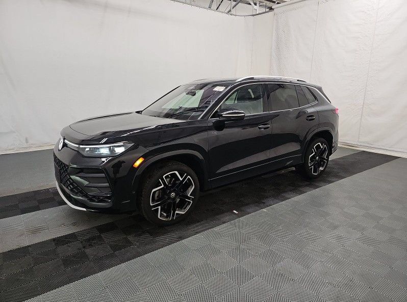 Used 2025 Volkswagen Tiguan SEL R-Line AWD/4WD image 2