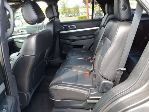 Used 2017 Ford Explorer XLT w/ Equipment Group 202A AWD/4WD image 11